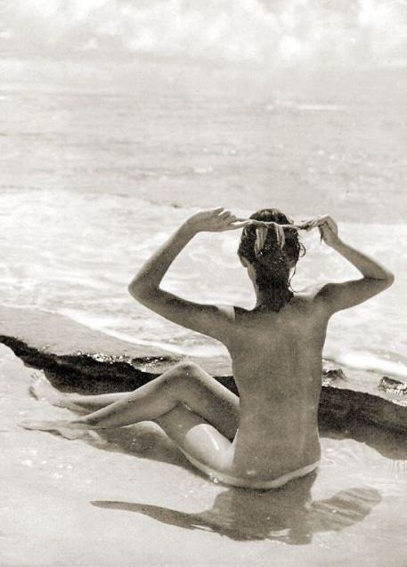 Retro nudism - beautiful photos of the forgotten past