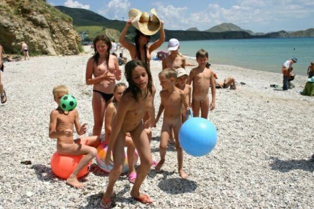 Purenudism photo - solar bery European nudist beaches