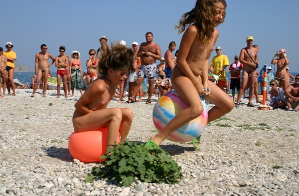 Young girls nudists participate in competition - Purenudism photo
