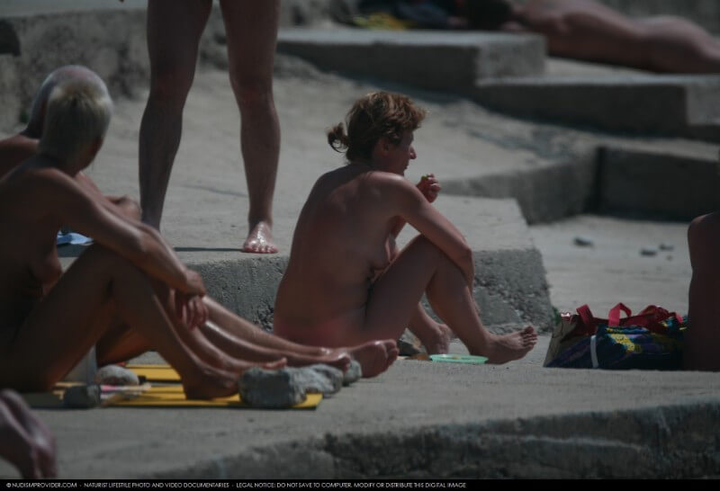 Nudist Rocky Family Angle gallery - Ordinary people as naturists