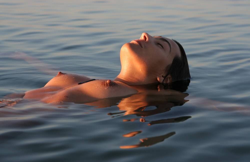 Sunlight Water to the Night pics - Private nudist club
