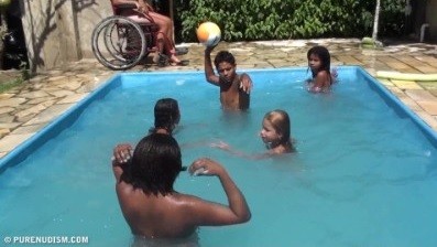Oceanic Backyard Noon # 1 Full HD - Nudity is perceived as a natural expression of life