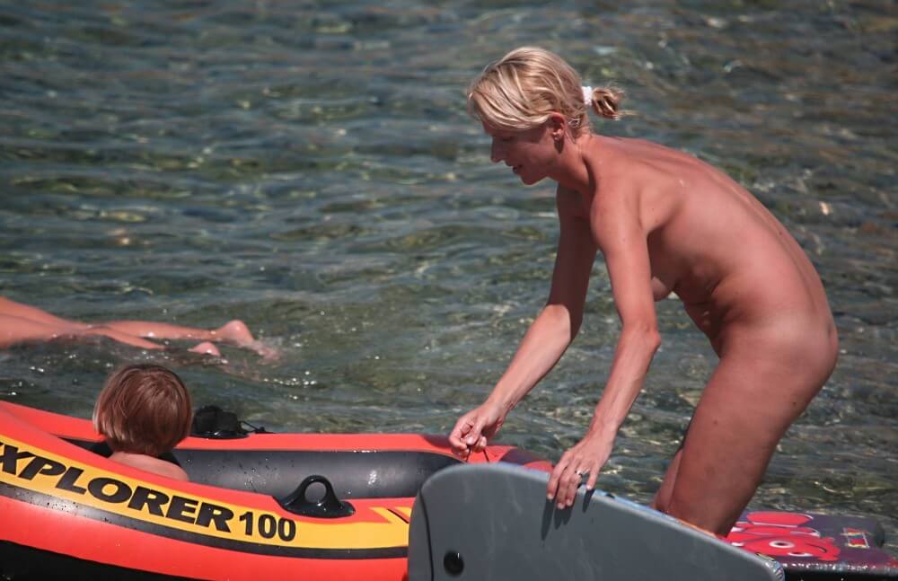 Red Boating for Two Nudists pics - Nudists only allowed