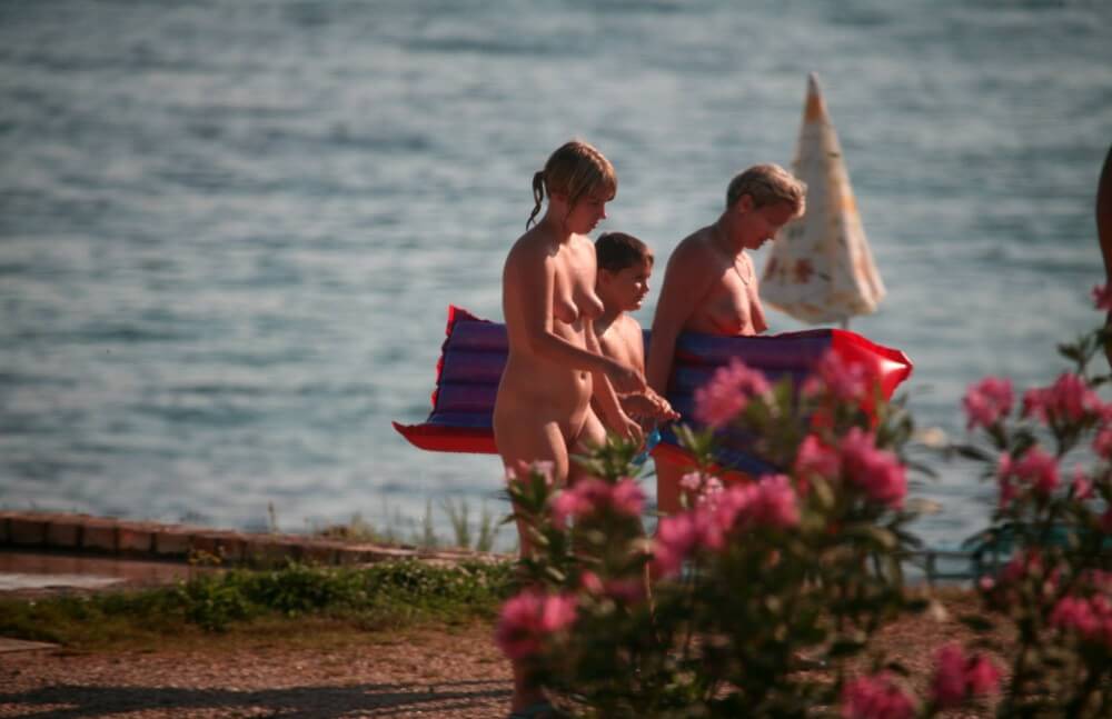 Dusk Til Dawn Showering phoros - Naturism teaches respect for the natural world and for others