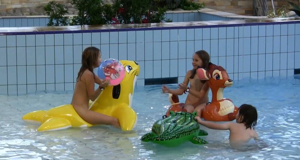 Aqua Extravaganza 1 Full HD - The lifestyle of naturist advocates and their community