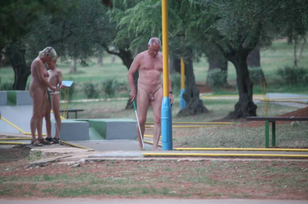Mini-Golf Nude Participants pics - Living freely and naturally is the dream of naturism and nudism advocates