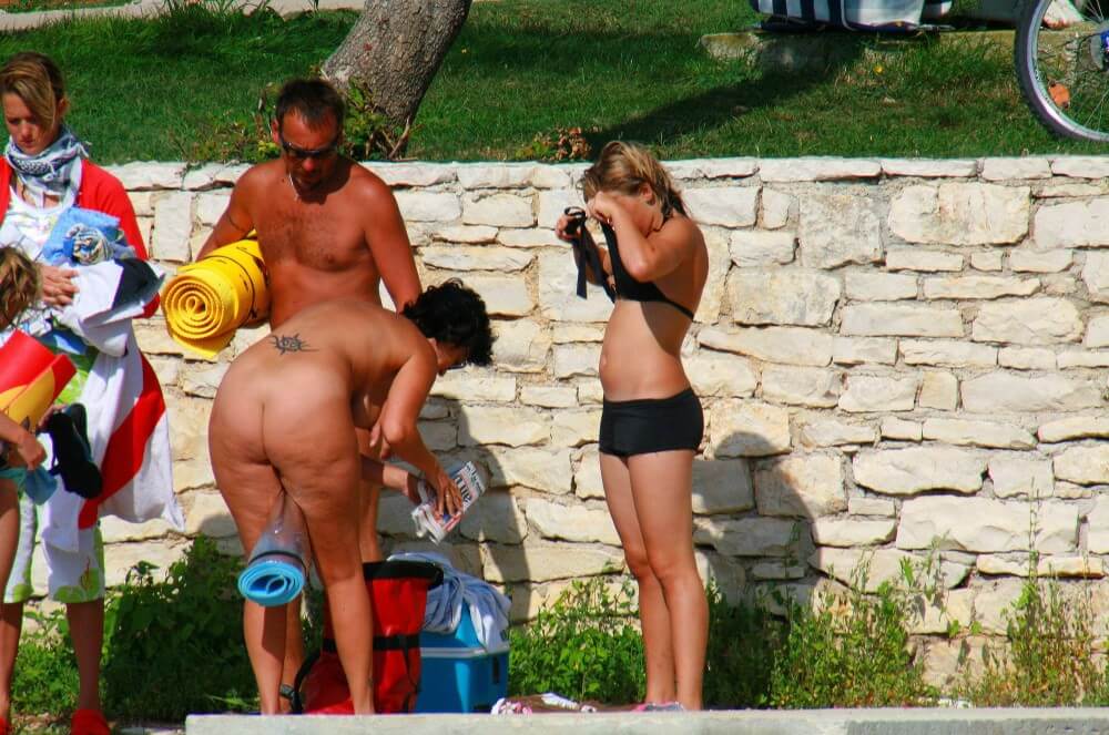 Ula FKK Sisters Day photo gallery - Naturism teaches us to accept differences and imperfections without shame or insecurities