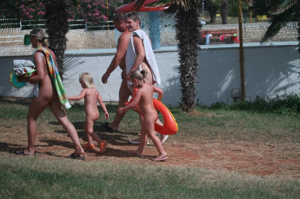 Naturist Family Movement pics - Naturism as a lifestyle