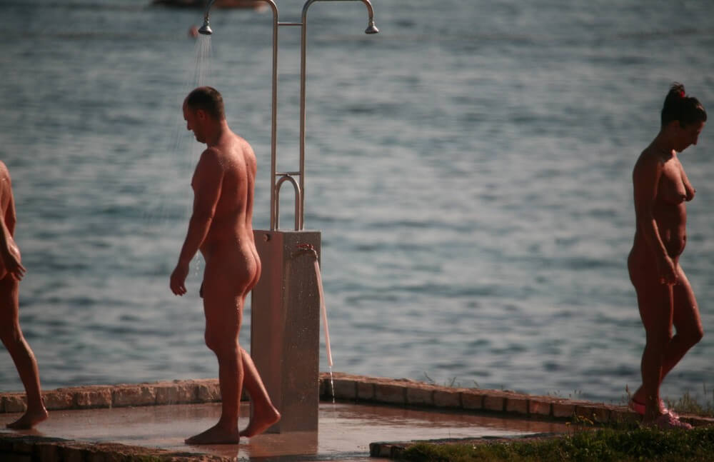 Naturist Shower at Dusk pics - Nudism helps us understand the true meaning of freedom