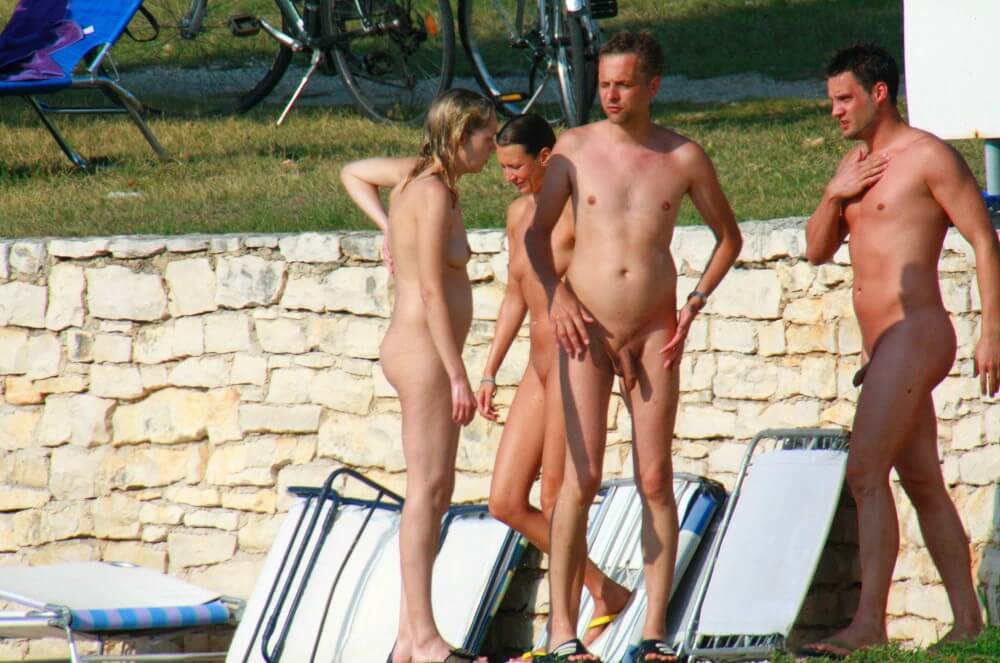 Ula FKK Couples Profile pics - Nudism contributes to the strengthening of psychological health