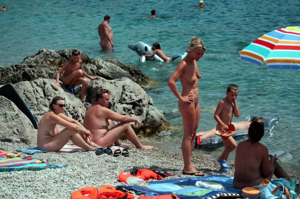 Rock Side Family Camping pics - Nothing kept the clothes on my body