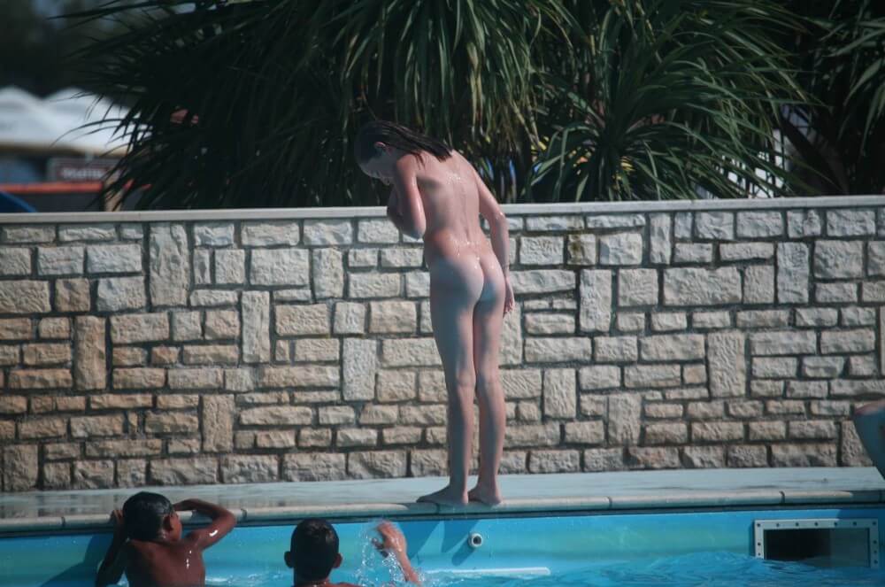 Naturist Pool-Side Singles pics - Must always be without clothes
