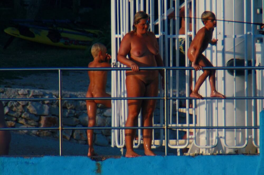 Uka FKK Water Play - The benefits of naturist vacations