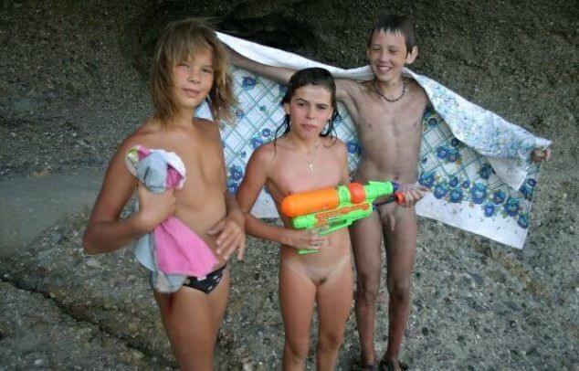 Naturism photo gallery # 33 - In naturism, nature serves as the bodys natural clothing