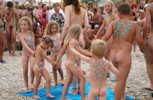 Large photo gallery nudism - Poor naked people and rich naked people in one place