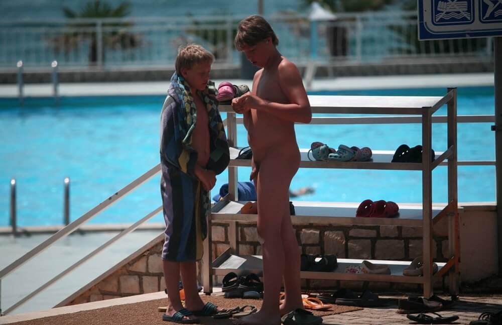 Scooter Travel Mid Day pics - Nudism is an expression of freedom and individuality
