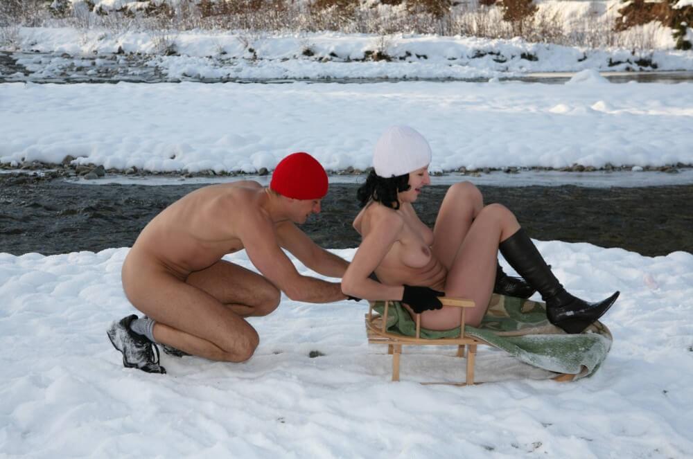 Naturist Girl Snow Day Couples Sled pics - Nudism strengthens health and self-esteem