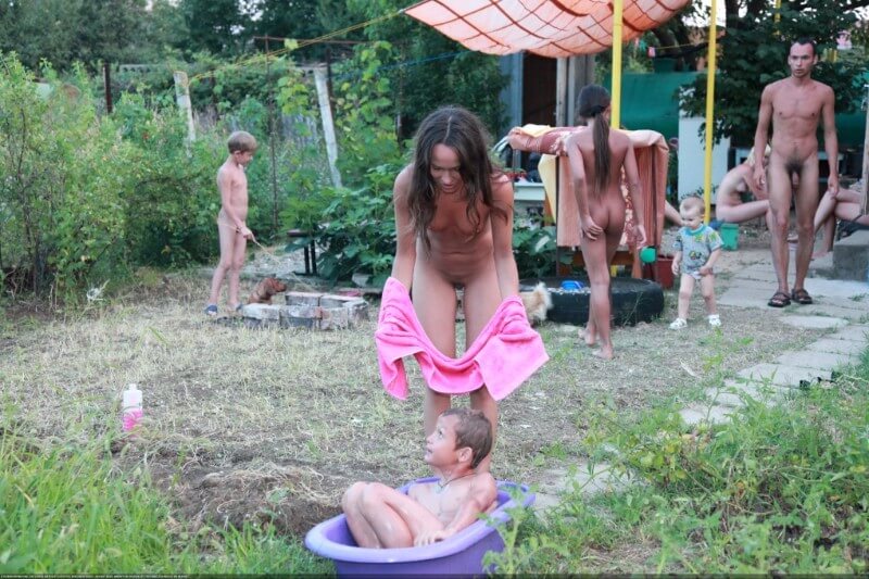 Green barrel of fun-grassy fields of gold photos - Naturism as a protest against puritanical moral norms