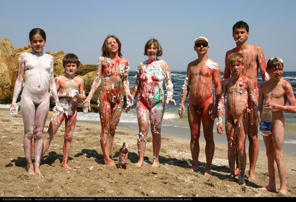 Naturism photo gallery # 58 - Admission Permitted Only in the Nude