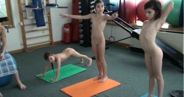 Piano, pool and tennis Full HD - Living freely and naturally is the dream of naturism and nudism advocates