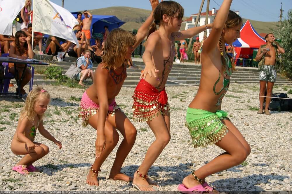 Festival and dancing photos - Naturism teaches you to accept yourself and others