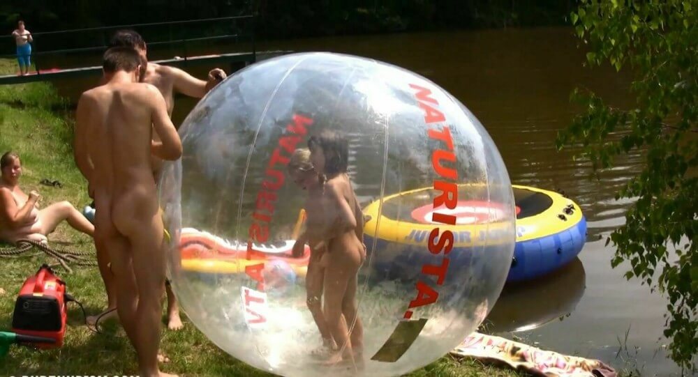 Daytime Family Picnic Full HD - Nudism strengthens health and self-esteem