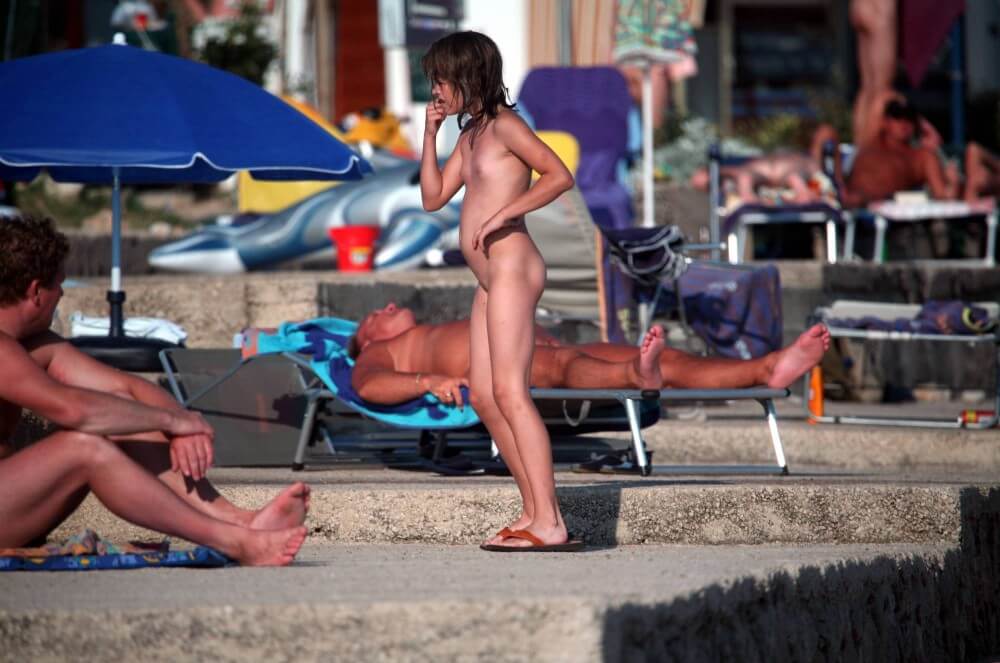 Girl Walk to Nudist Shower pics - Health and well-being are enhanced through naturism and nudism