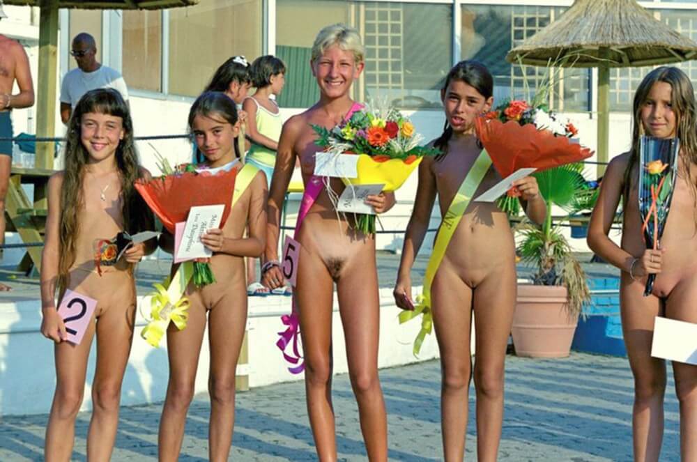 Beauty contest FR photos - Naturists are open to new ideas and experiences
