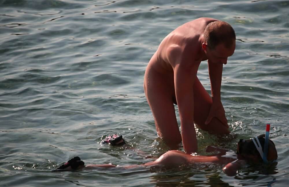 Father Floats His Daughter pics - Peoples perceptions of nudists