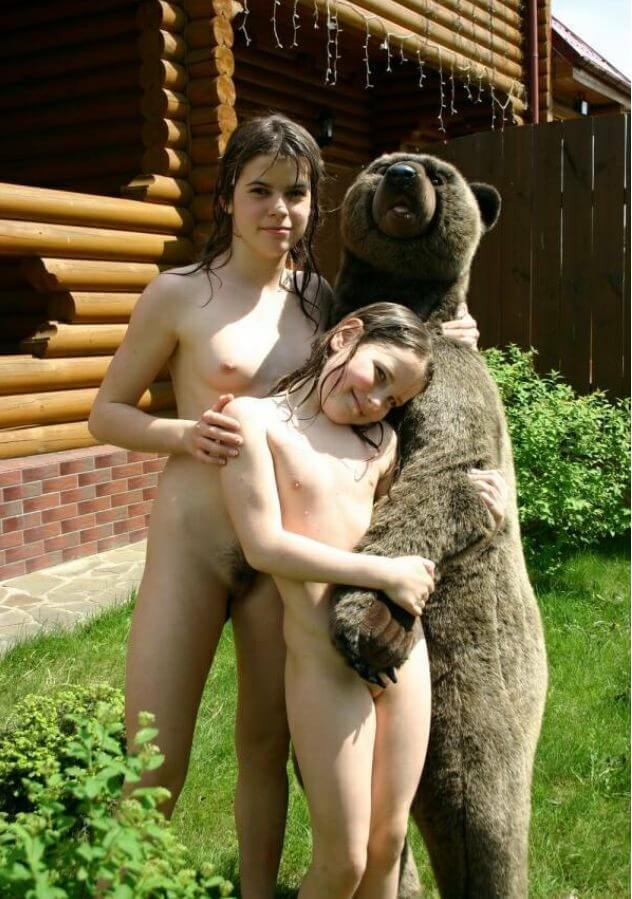 Naturism photo gallery # 57 - The practice of nudism helps overcome insecurities and overcome fears