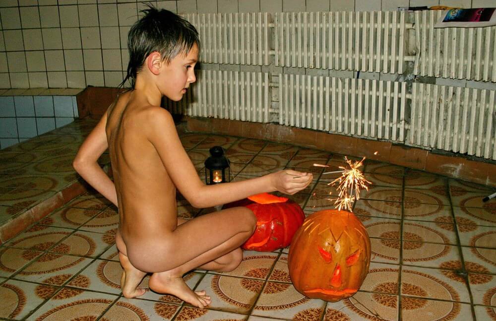 Naturism photo gallery # 20 - Living with joy and ease as part of the naturist and nudist lifestyle