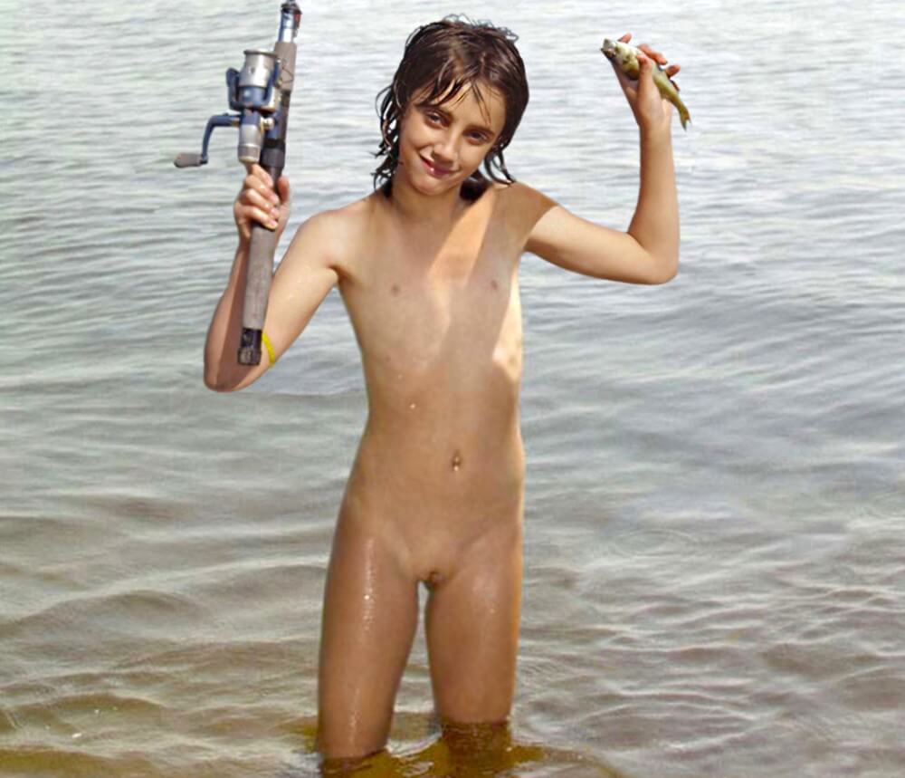 Naturism photo gallery # 42 - Many naturists are members of Green parties or various environmental movements