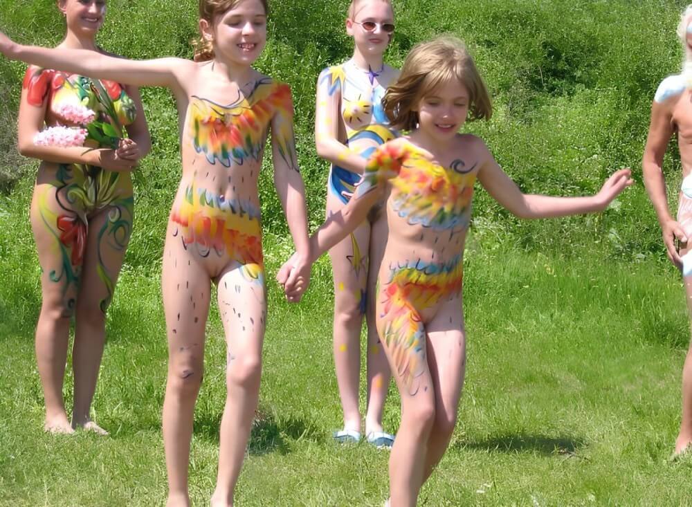 Naturism photo gallery # 29 - Nature fills naturists and nudists with energy and inspiration