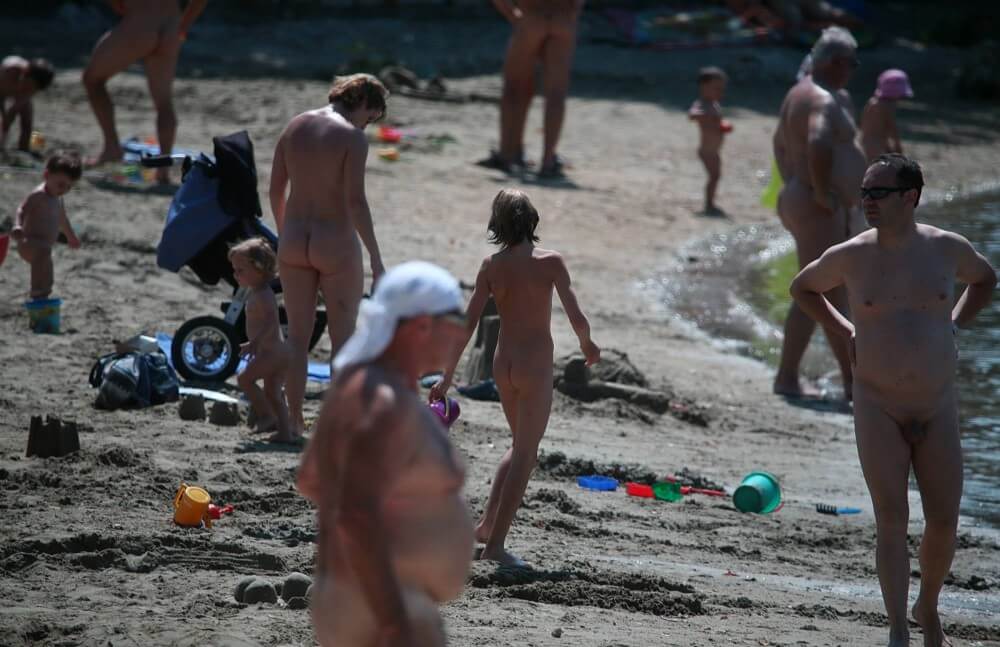 Jr Coastal Beach Paradise pics - Most nudists are motivated solely by a sense of comfort