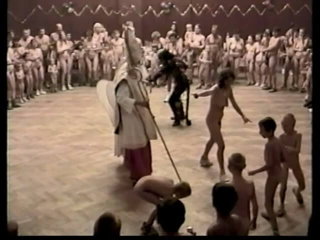 Helios Natura: Christmas Kinder Spiele - Not being afraid of nudity is the path to inner freedom and harmony