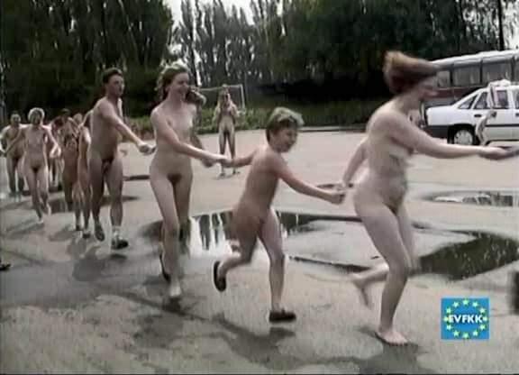 Helios Natura: Tutti-Frutti Nudie - Eurovid FKK - Ordinary Citizens Consciously Practicing Nudism